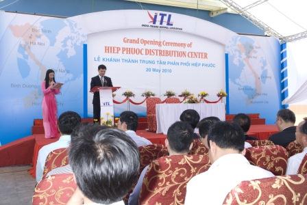 Mr._Pong_Kok_Tian_-_Singapore_Consulate_General_delivered_speech_at_opening_ceremony_of_Hiep_Phuoc_DC